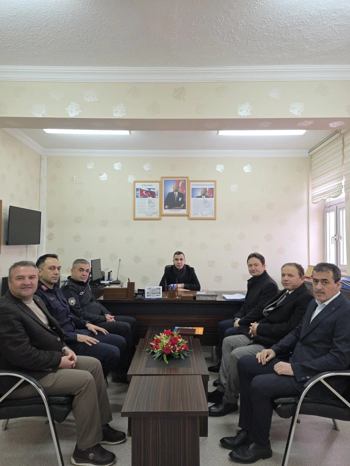 Kaymakam Algın&rsquo;dan &Ouml;ğrencilerle Sohbet, &Ouml;ğretmenlerle G&ouml;r&uuml;şme