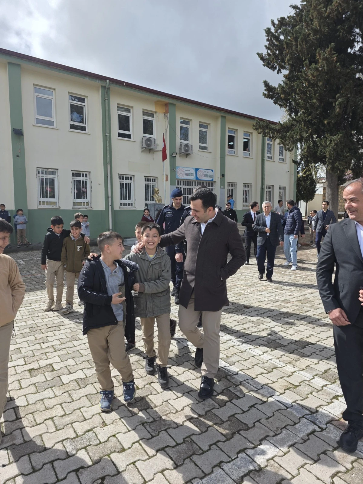 Kaymakam Kadir Algın&rsquo;dan Karaburun K&ouml;y&uuml; Okuluna Ziyaret