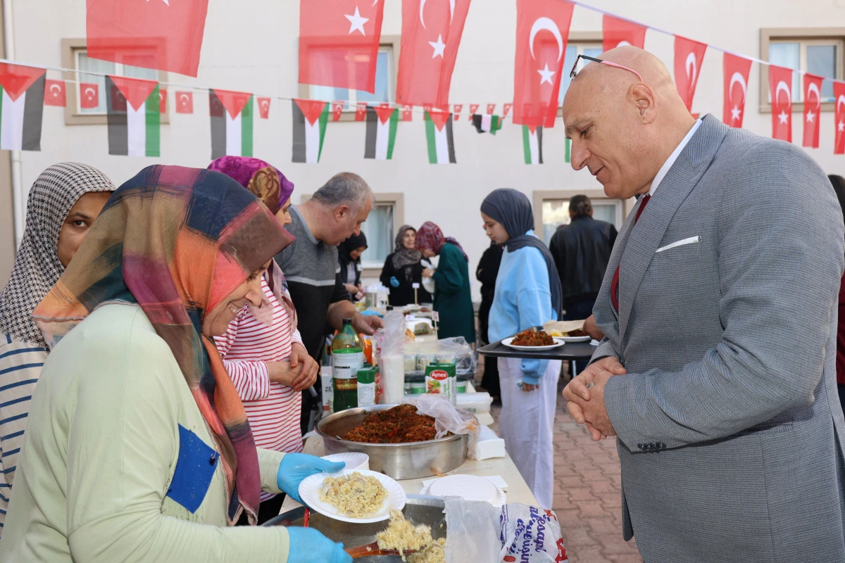Kız Öğrenci Yurdu’nda Gazze İçin Hayır Çarşısı Düzenlendi
