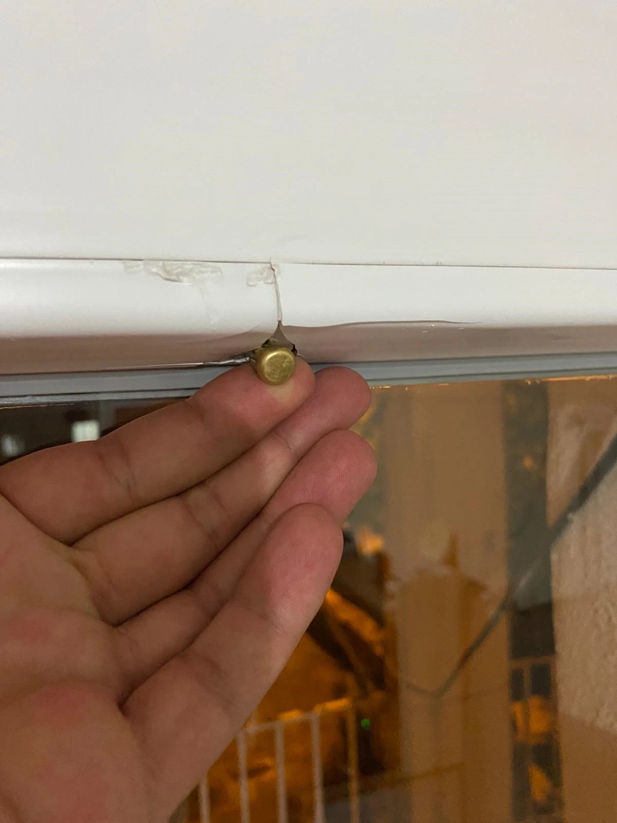 Magandanın Silahından Çıkan Mermi Pencereyi Delip İçeri Girdi   