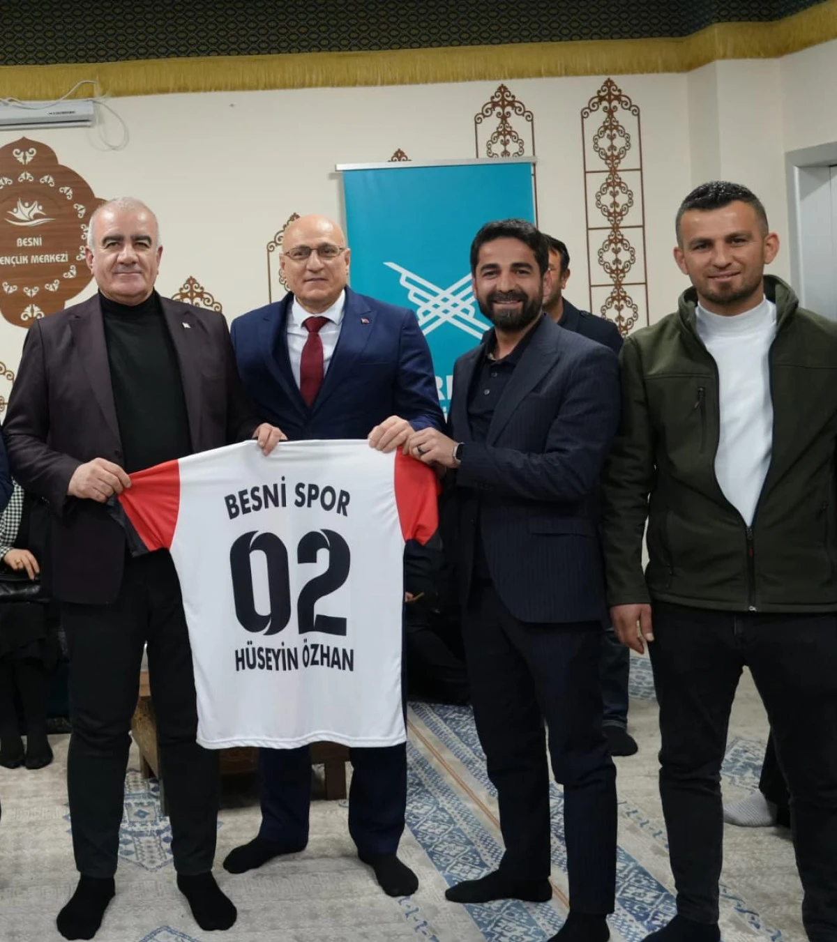 Milletvekili &Ouml;zhan&rsquo;dan Besni&rsquo;de Spor Kul&uuml;plerine Destek