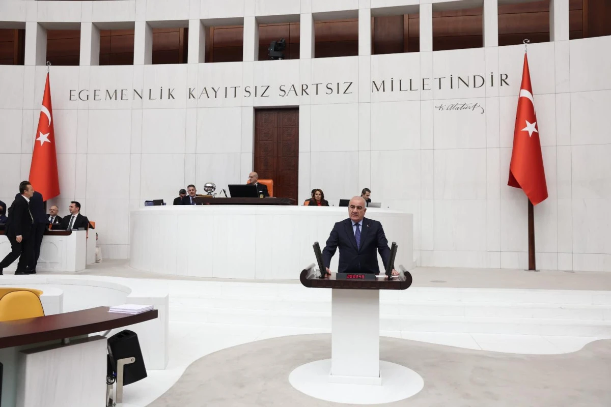 Milletvekili &Ouml;zhan&rsquo;dan İstiklal Marşı&rsquo;nın Kabul&uuml;ne Anlamlı Mesaj