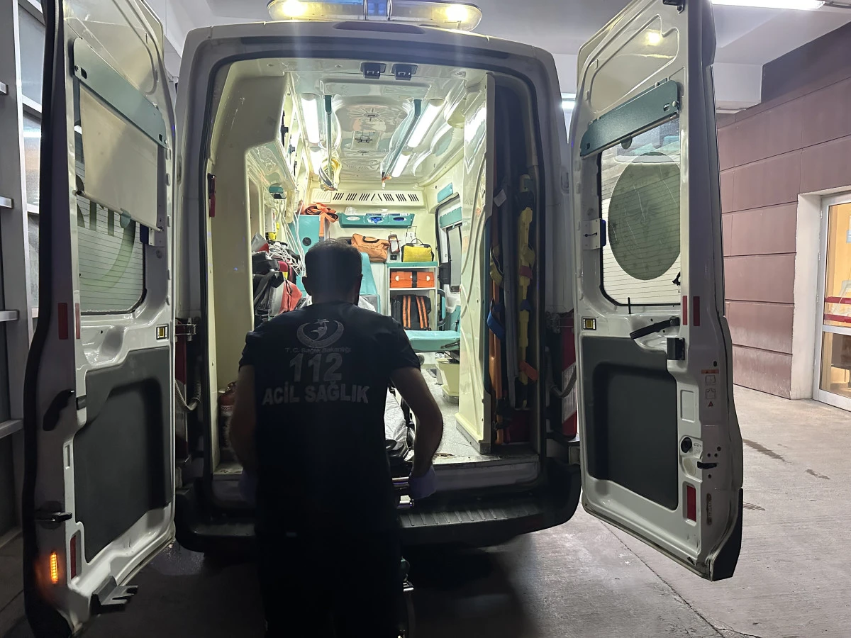 Motosiklet Yayaya Çarptı: 1’i Ağır 2 Yaralı   