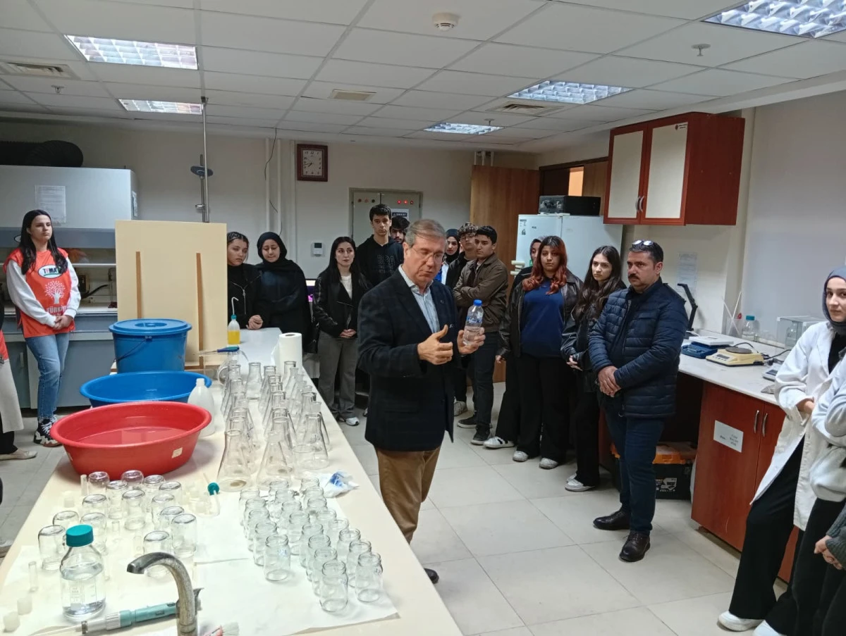  &Ouml;ğrenciler Kahta Myo&rsquo;da İncelemelerde Bulundu