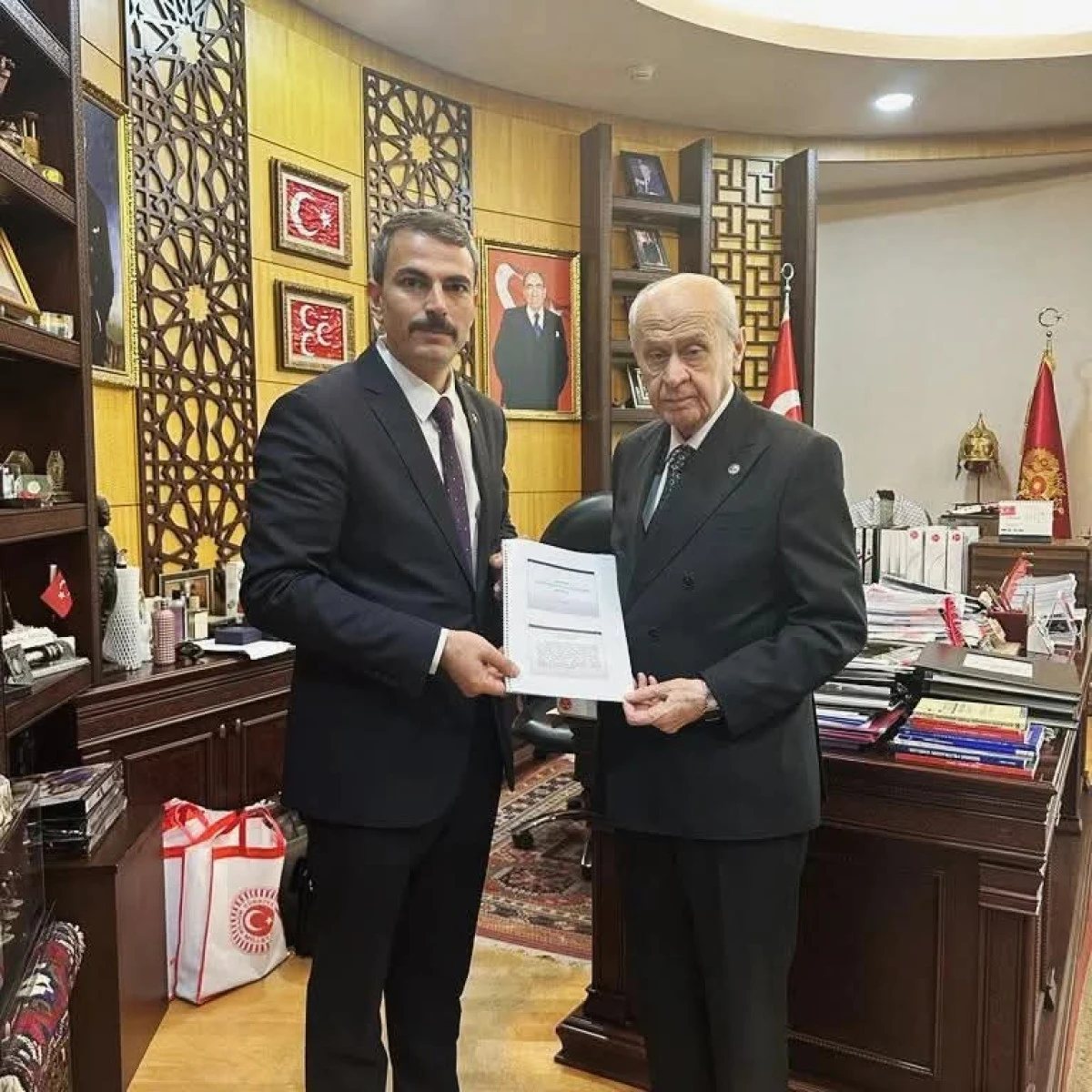 Önat, 25 Temmuz Cuma günü Ankara’da düzenlenecek MHP İl Başkanları Toplantısı’na katılarak, MHP Genel Başkanı Devlet Bahçeli ile özel bir görüşme gerçekleştirecek.