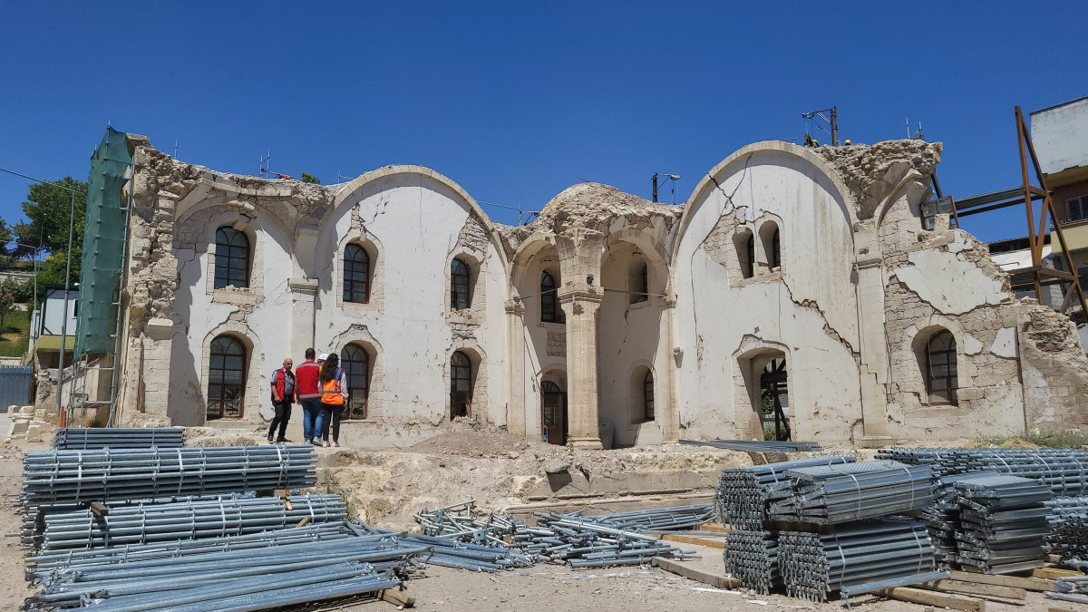 Restorasyon Kapsamında Ulu Cami'de Taşlar Sökülüyor