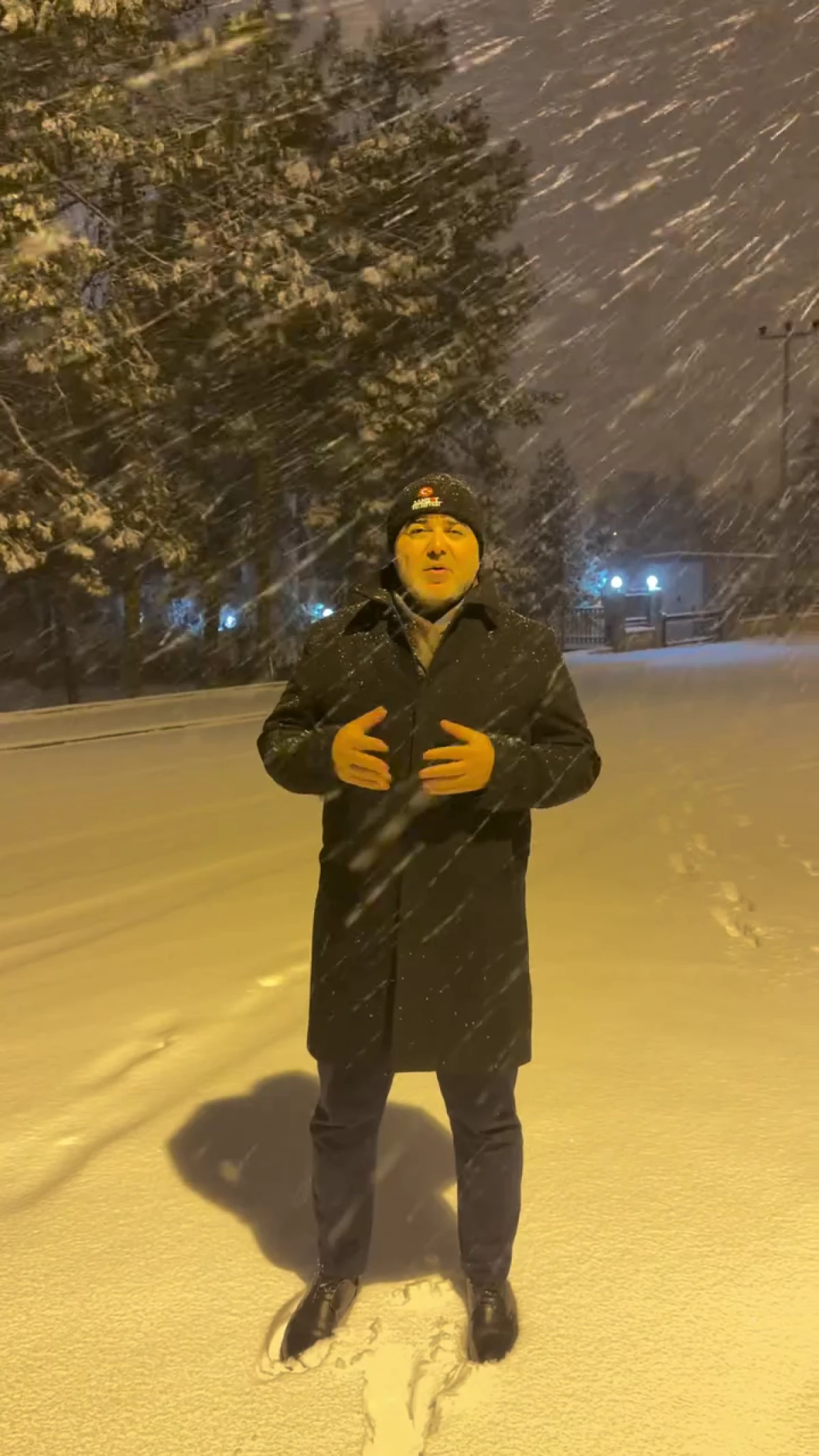 Samsat İl&ccedil;esinde Karla M&uuml;cadele &Ccedil;alışmaları S&uuml;r&uuml;yor