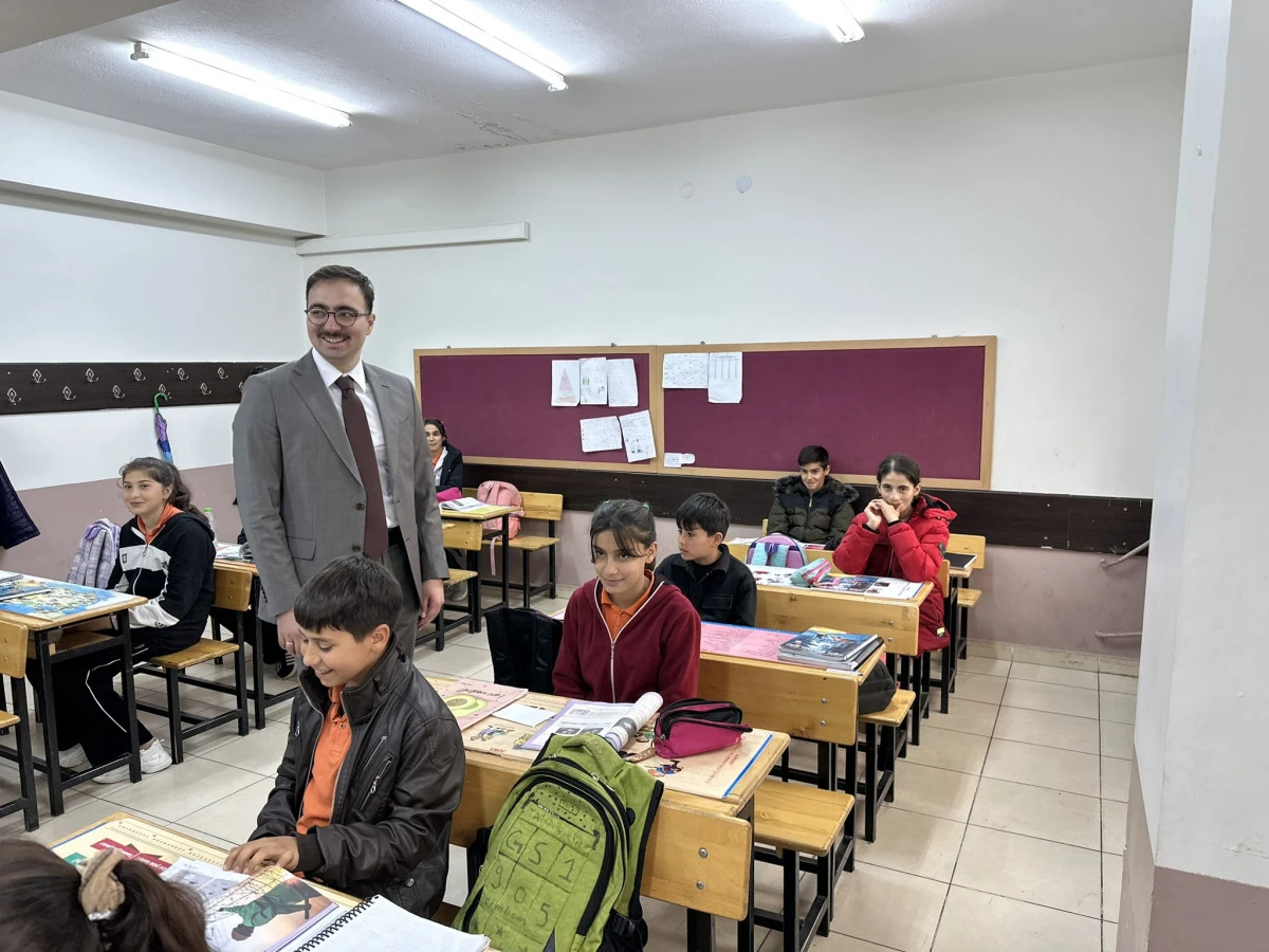 Sincik Kaymakamı Yıldız&rsquo;dan Okullara Ziyaret