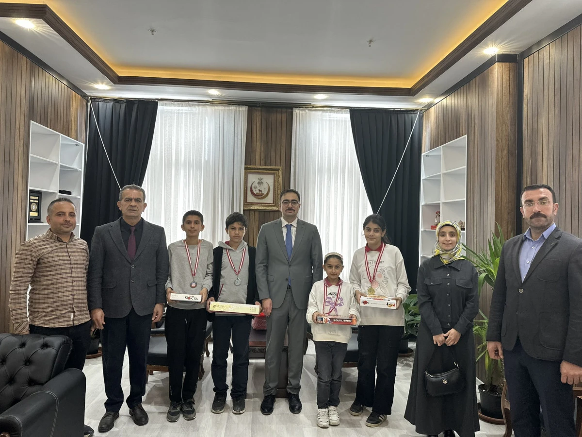 Sincik&rsquo;in Gururu: Zek&acirc; Oyunlarında B&uuml;y&uuml;k Başarı