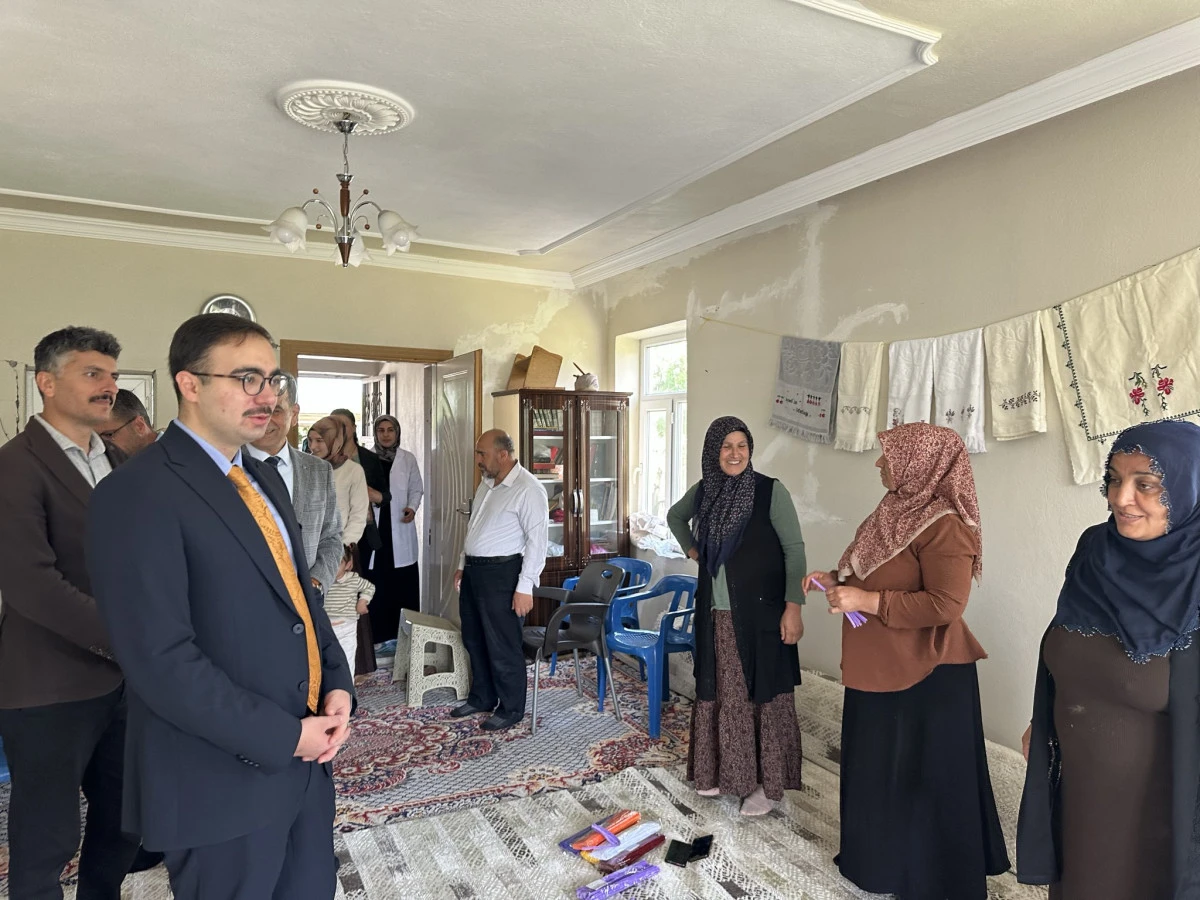 Sincik&rsquo;te El Sanatları ve Hediyelik &Ccedil;i&ccedil;ek Kurslarına Ziyaret 