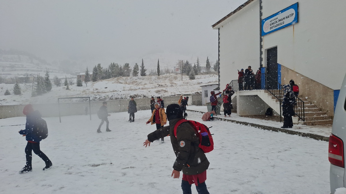 Sincik'te okullar öğleden sonra tatil edildi