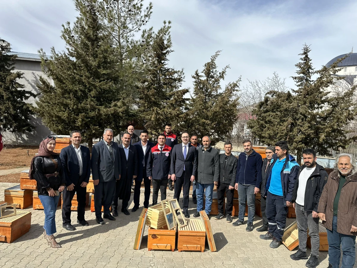 Sincik&rsquo;te Organik Arı Kovanı Dağıtımı Ger&ccedil;ekleştirildi