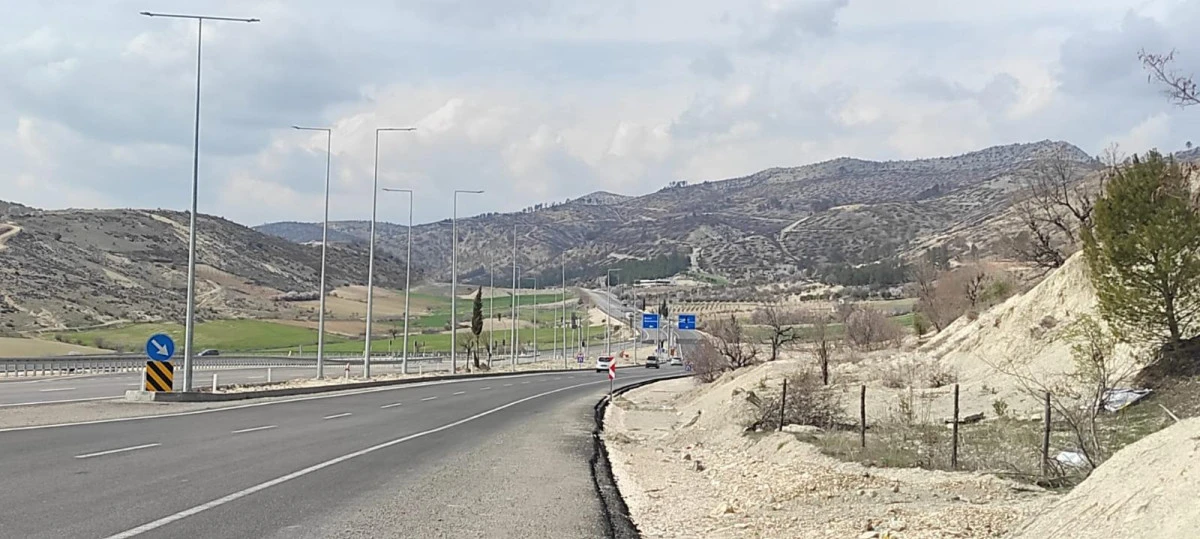 Terbizek Kavşağı&rsquo;nda Aydınlatmalar Devreye Girdi