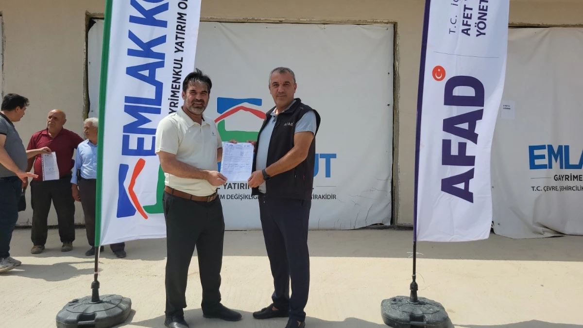 Toplu Konut Alanlarında Yapılan İş Yerleri Teslim Edildi   