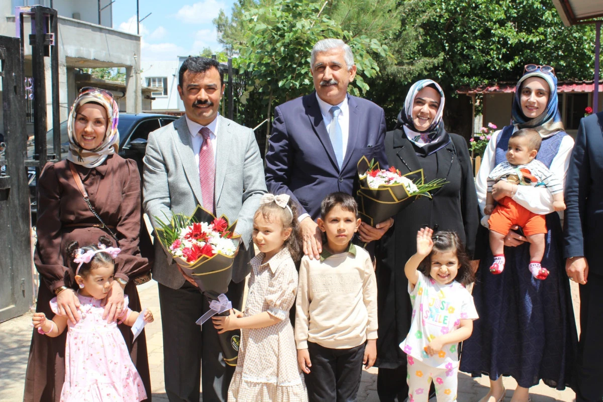 Toprağa Sevgiyle, Geleceğe Umutla: Kahta’da Miniklerden Çilek Hasadı