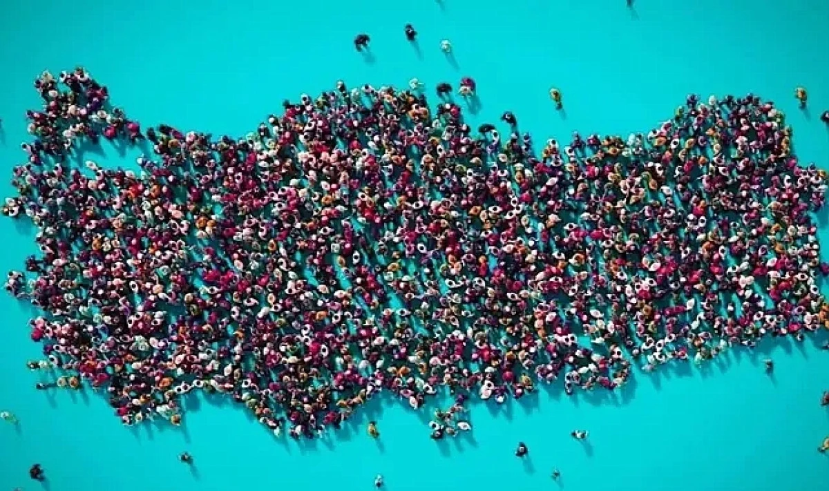 T&uuml;rkiye&rsquo;nin N&uuml;fusu 86 Milyonu Aştı: Kentleşme Artıyor, N&uuml;fus Yaşlanıyor