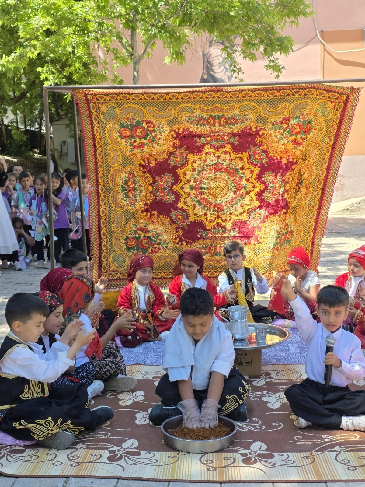 Tut ve G&ouml;lbaşı&rsquo;nda Yıl Sonu Sergisi İlgi G&ouml;rd&uuml;