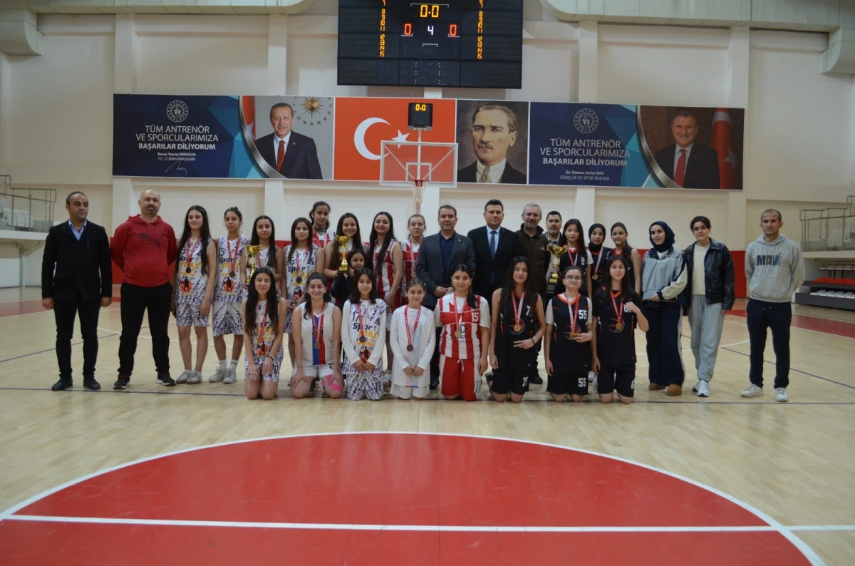 U-18 Kızlar Basketbol İl Birinciliği M&uuml;sabakaları Sona Erdi