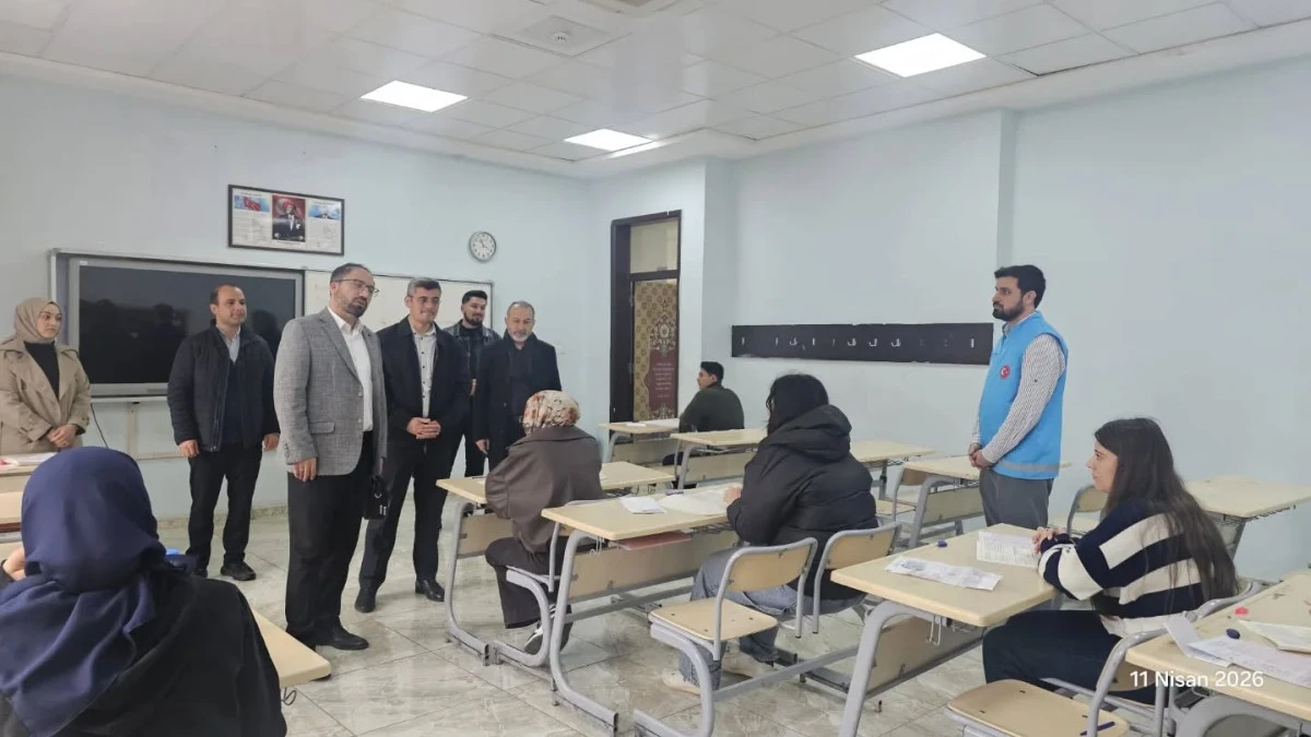 Umre &Ouml;d&uuml;ll&uuml; Gen&ccedil;lik Bilgi Yarışması Adıyaman&rsquo;da D&uuml;zenlendi