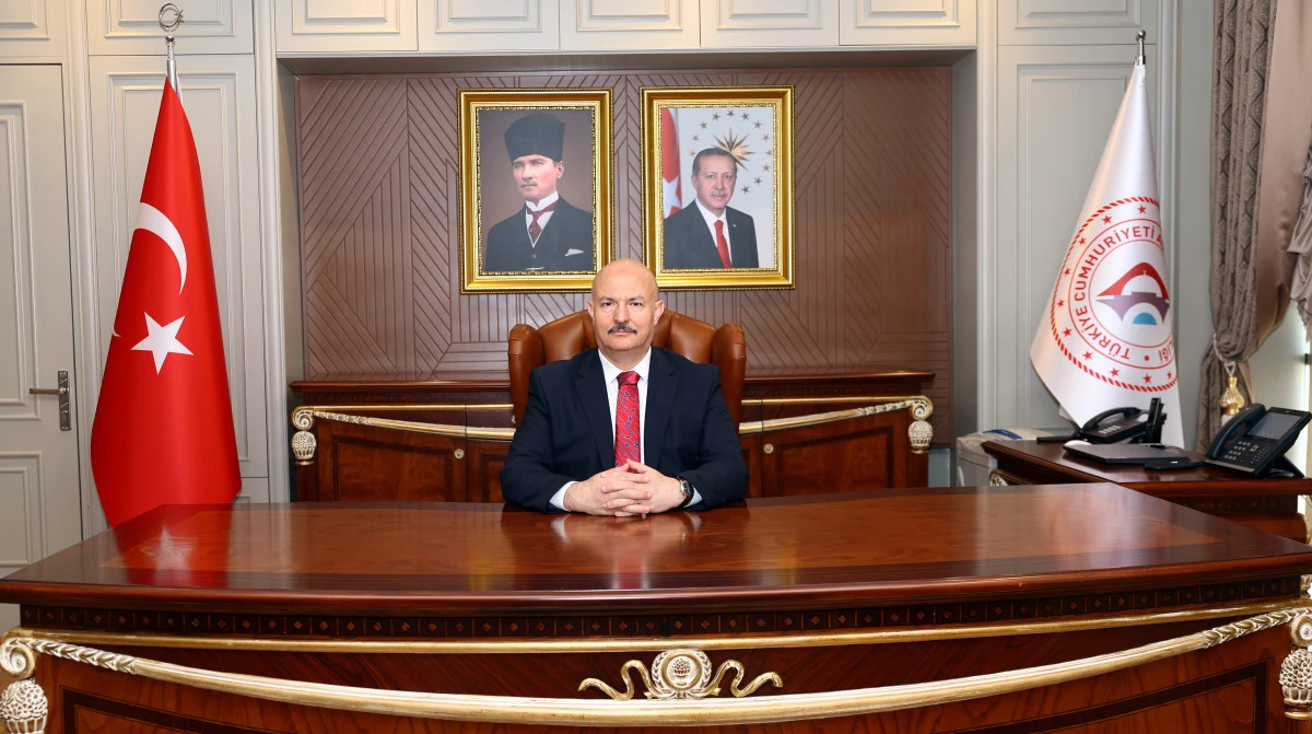 VALİ ABDULLAH K&Uuml;&Ccedil;&Uuml;K&rsquo;&Uuml;N &ldquo;19 MAYIS ATAT&Uuml;RK&rsquo;&Uuml; ANMA, GEN&Ccedil;LİK VE SPOR BAYRAMI&rdquo; MESAJI