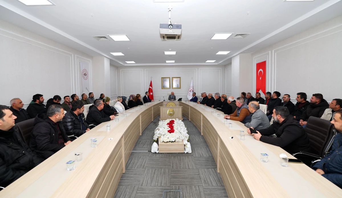 Vali Varol, Balıkesir &Ccedil;arşısı Esnafıyla Bir Araya Gelerek Destek S&ouml;z&uuml; Verdi