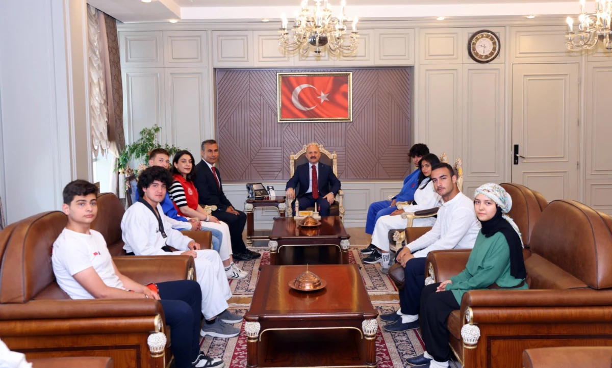 Vali Varol, Milli Sporcuları Ağırladı