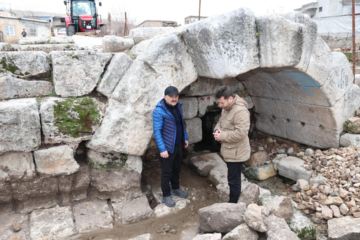 Vali Varol, Roma Çeşmesi'nde incelemelerde bulundu