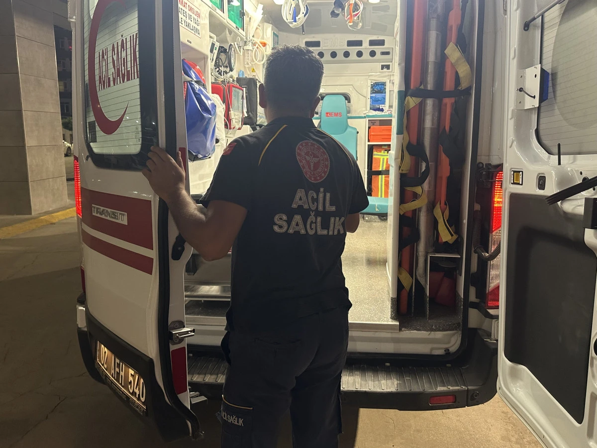 Yeğen Amcasını Bıçakladı   