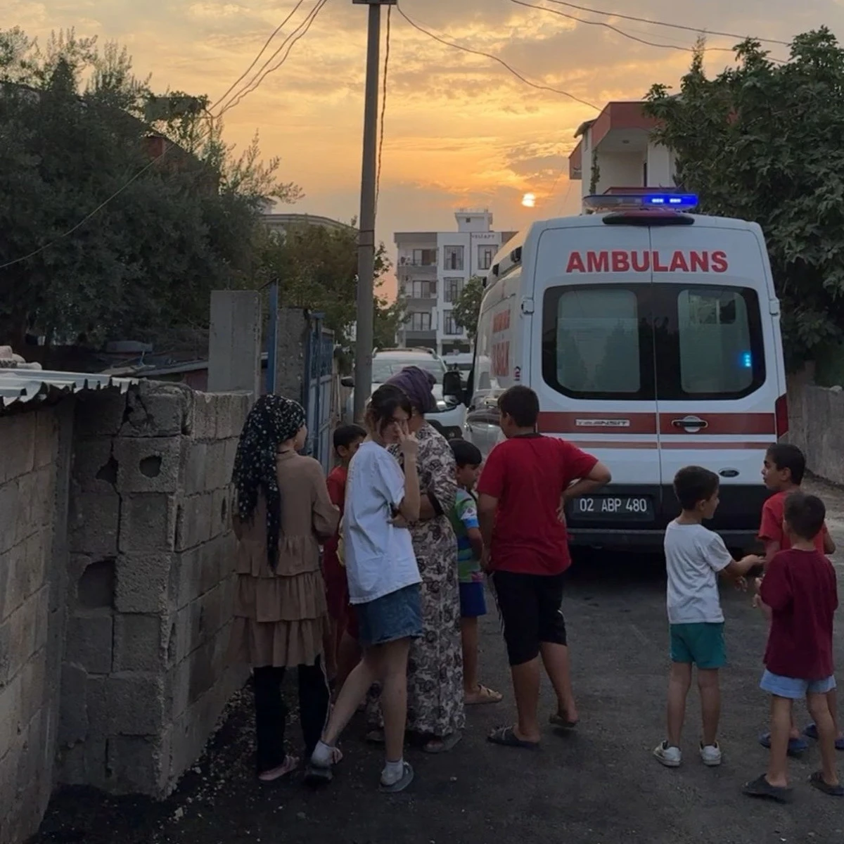 Yüksekten Düşen Kişi Ağır Yaralandı   